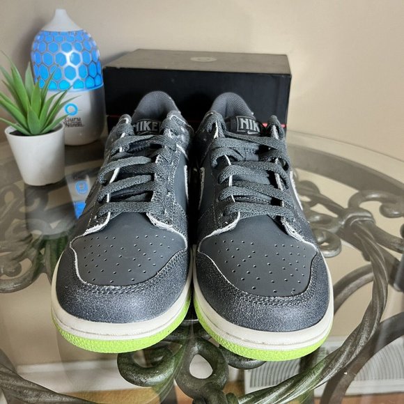 Nike Dunk Low SE Halloween‎ Sneakers Size 6.5Y / Women Size 8 / Grey Ghost Green - Picture 3 of 8